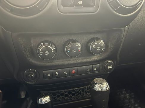 Used 2016 Jeep Wrangler Unlimited Sahara AWD/4WD image 30