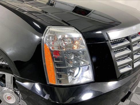 Used 2013 Cadillac Escalade Luxury image 41