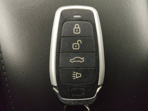 Used 2019 Dodge Journey SE image 32