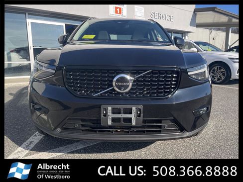 Used 2024 Volvo XC40 B5 Ultimate w/ Climate Package image 8