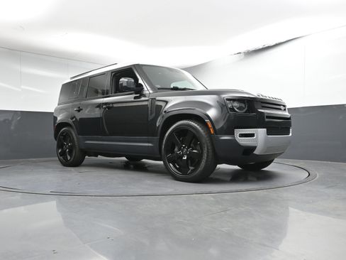 Used 2021 Land Rover Defender 110 SE image 28