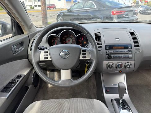 Used 2005 Nissan Altima 3.5 SE image 25