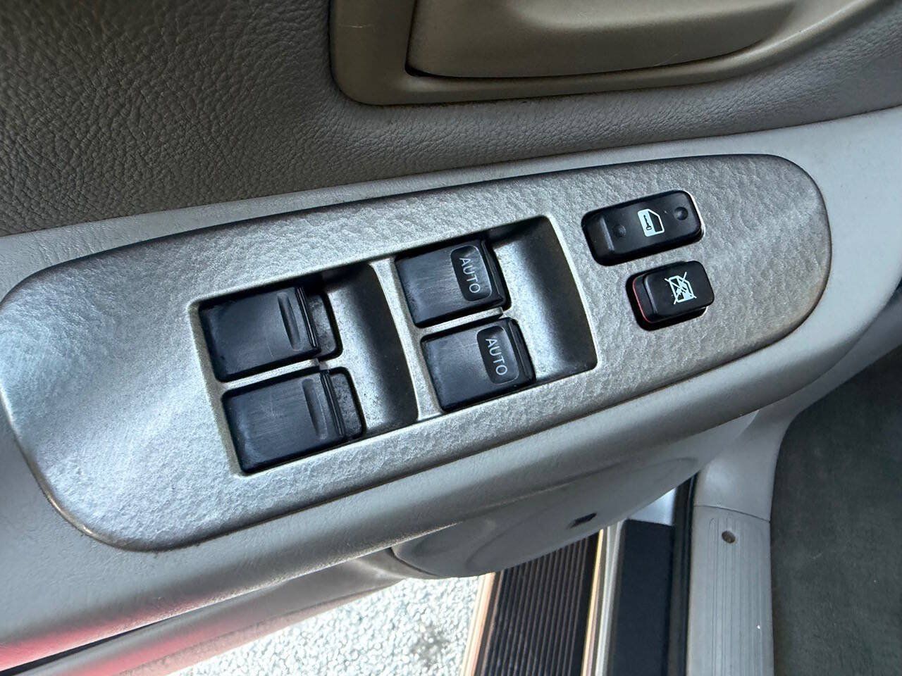 Used 2003 Toyota Sequoia Limited RWD image 23