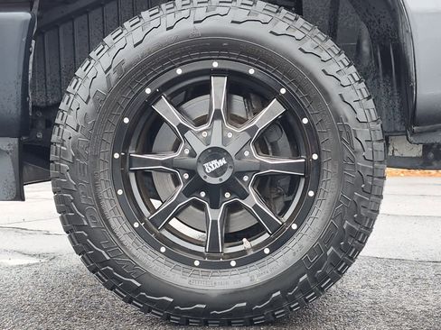 Used 2019 Nissan Titan S image 6