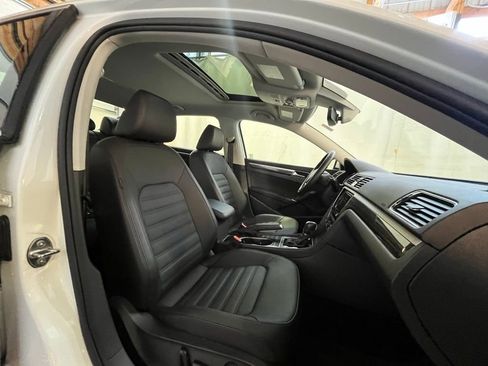 Used 2018 Volkswagen Passat 2.0T SEL Premium image 12