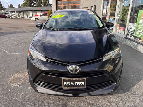 Used 2018 Toyota Corolla LE image 3