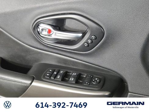 Used 2019 Jeep Cherokee Limited AWD/4WD image 24