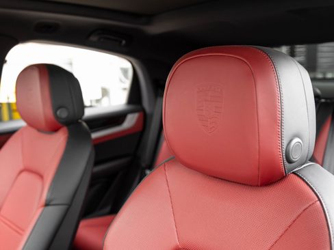 Certified 2025 Porsche Cayenne Coupe image 25