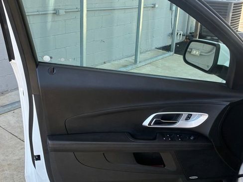 Used 2017 Chevrolet Equinox LT AWD/4WD image 19