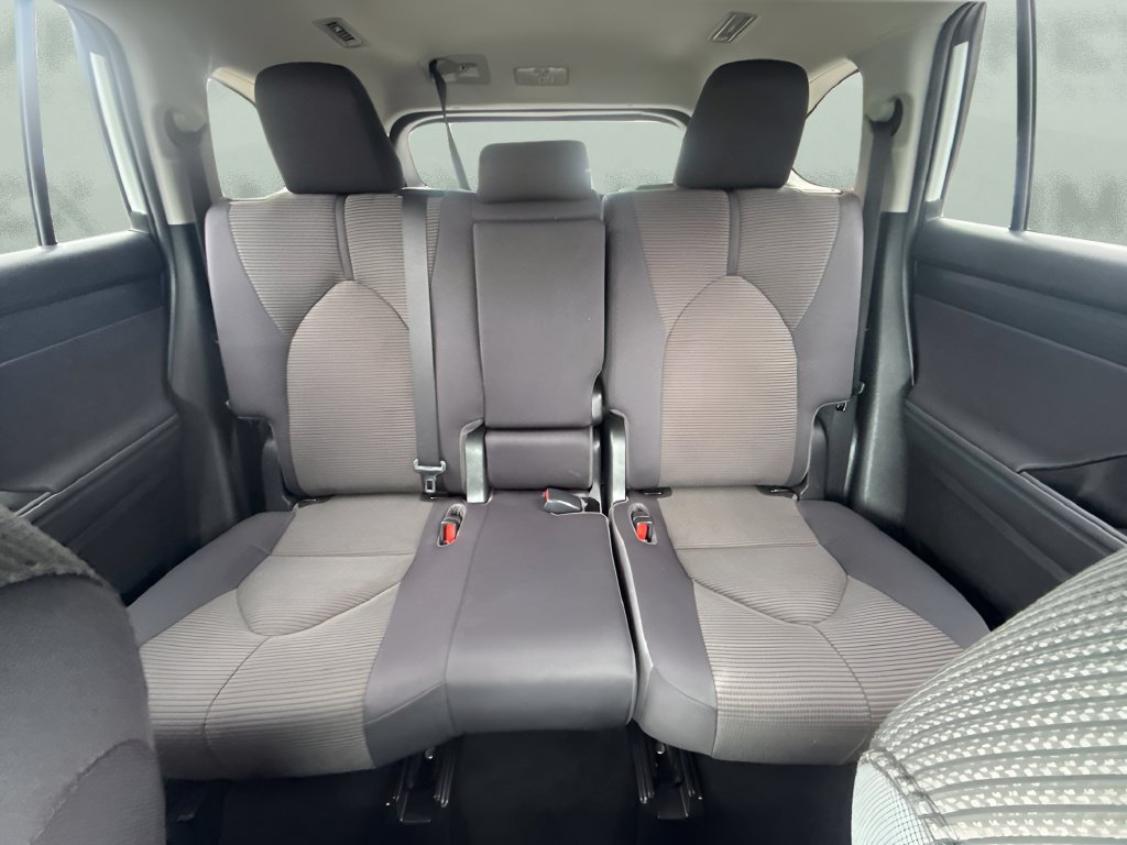 Used 2022 Toyota Highlander LE AWD/4WD image 10