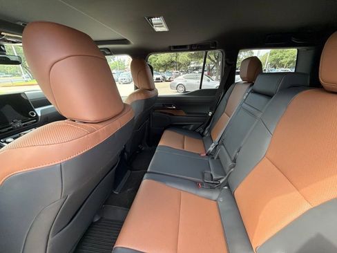 Certified 2026 Lexus GX 550 w/ Accessory Package (2T) AWD/4WD image 9