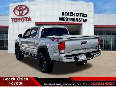 Used 2017 Toyota Tacoma TRD Off-Road AWD/4WD image 7