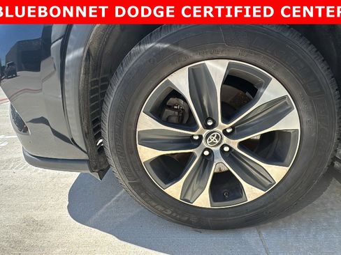 Used 2020 Toyota Highlander XLE image 19