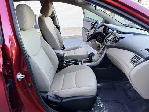 Used 2014 Hyundai Elantra SE w/ Option Group 02 FWD image 11