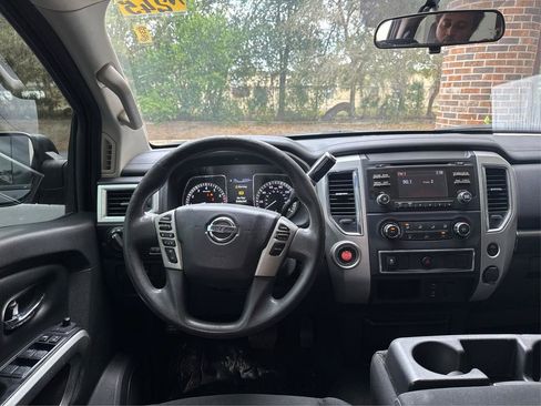 Used 2017 Nissan Titan SV RWD image 12