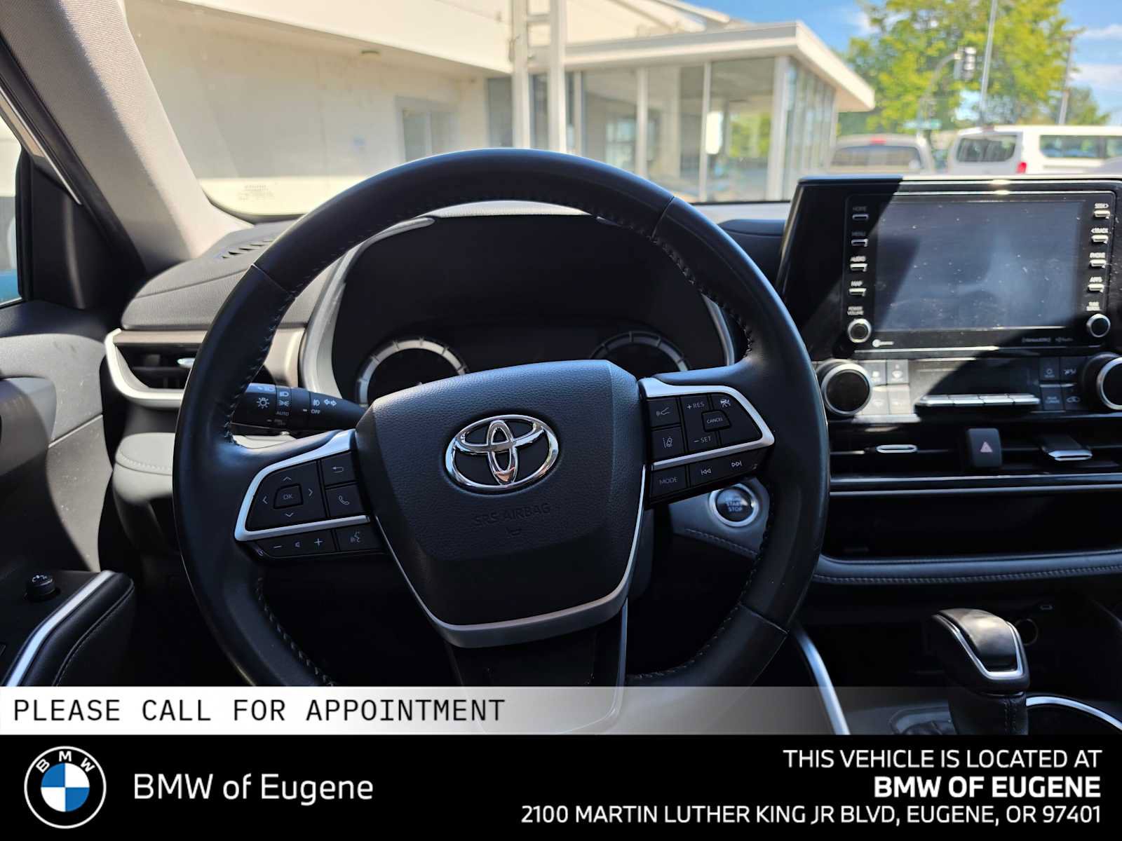 Used 2022 Toyota Highlander XLE AWD/4WD image 22