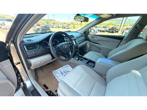 Used 2017 Toyota Camry LE FWD image 19