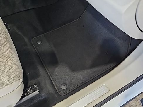 Used 2022 Volvo XC60 B5 Momentum image 14