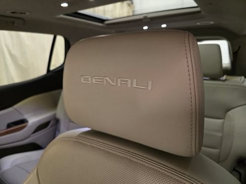 Used 2019 GMC Acadia Denali w/ Technology Package AWD/4WD image 16