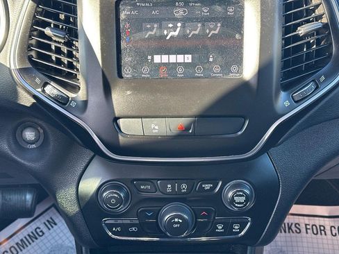 Used 2020 Jeep Cherokee Latitude Plus image 13