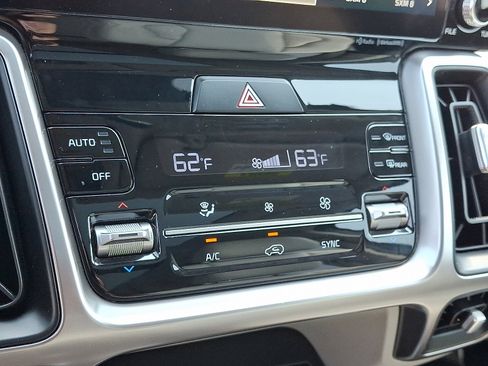 Certified 2023 Kia Sorento S w/ Panoramic Sunroof Package AWD/4WD image 17