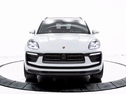 Certified 2025 Porsche Macan image 10