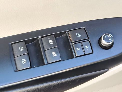 Used 2016 Toyota Highlander XLE image 16