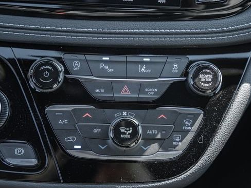 New 2026 Chrysler Pacifica Select FWD image 29