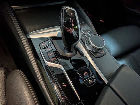 Used 2022 BMW 530i w/ M Sport Package RWD image 13