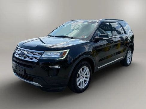 Used 2018 Ford Explorer XLT w/ Equipment Group 202A AWD/4WD image 3