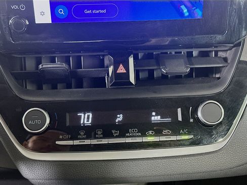 Used 2025 Toyota Corolla LE image 23