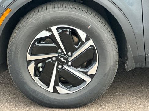 Certified 2025 Kia Sportage LX image 24
