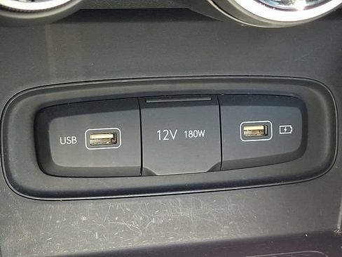 Used 2022 Hyundai Venue Limited w/ Cargo Package FWD image 23