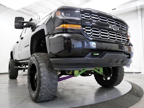 Used 2019 Chevrolet Silverado 1500 Custom w/ Custom Convenience Package AWD/4WD image 40