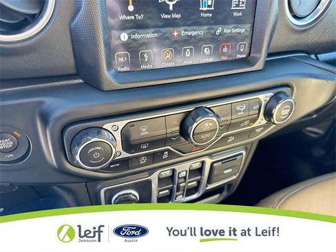 Used 2018 Jeep Wrangler Unlimited Sahara image 21