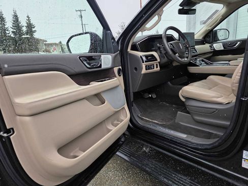 Used 2022 Lincoln Navigator L Reserve image 21