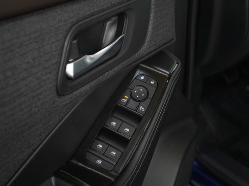 Used 2022 Nissan Rogue SV image 20