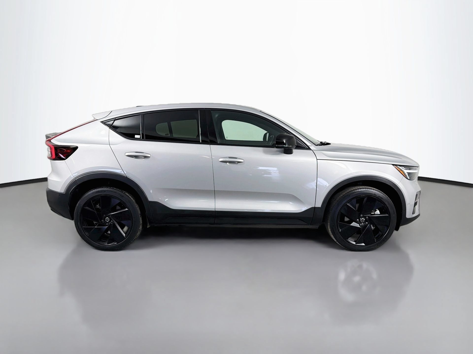 Certified 2023 Volvo C40 P8 Recharge Ultimate w/ Protection Package Premier AWD/4WD image 5
