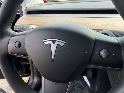 Used 2023 Tesla Model Y Long Range AWD/4WD image 23