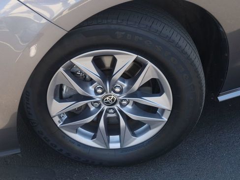 Used 2021 Toyota Sienna LE AWD/4WD image 26