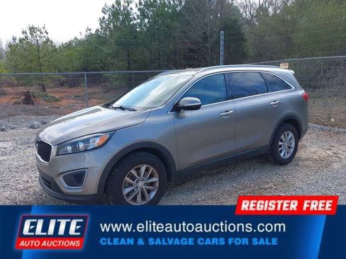 Used 2017 Kia Sorento LX image 3