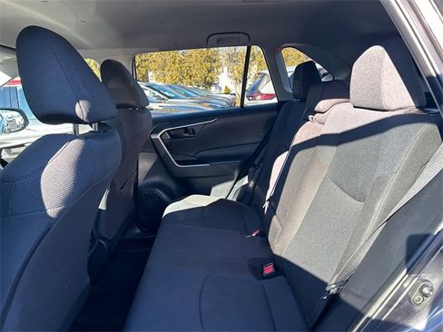 Used 2022 Toyota RAV4 LE image 22