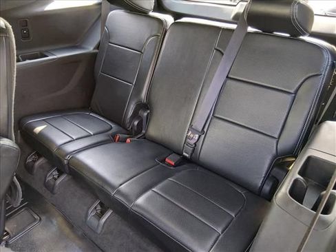 Used 2023 Chevrolet Traverse LT FWD image 15
