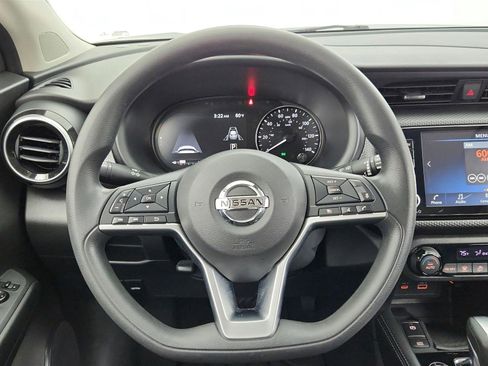 Used 2021 Nissan Kicks SV image 28