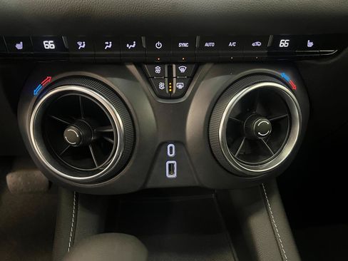 Used 2025 Chevrolet Blazer LT AWD/4WD image 47