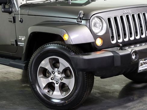 Used 2017 Jeep Wrangler Unlimited Sahara w/ Connectivity Group image 8