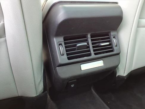 Used 2020 Land Rover Range Rover Evoque SE image 11