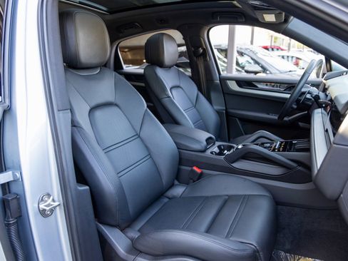 Certified 2025 Porsche Cayenne Coupe image 60