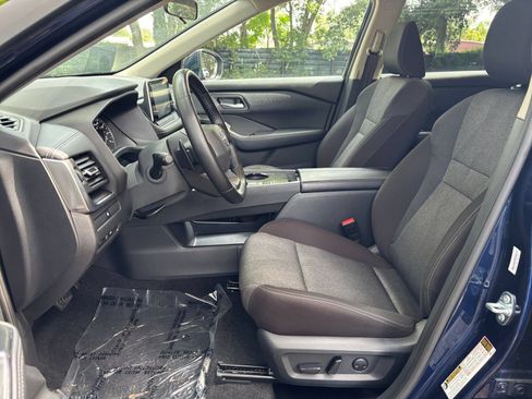 Used 2025 Nissan Rogue SV FWD image 28