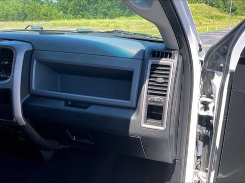 Used 2019 RAM 1500 Express AWD/4WD image 27